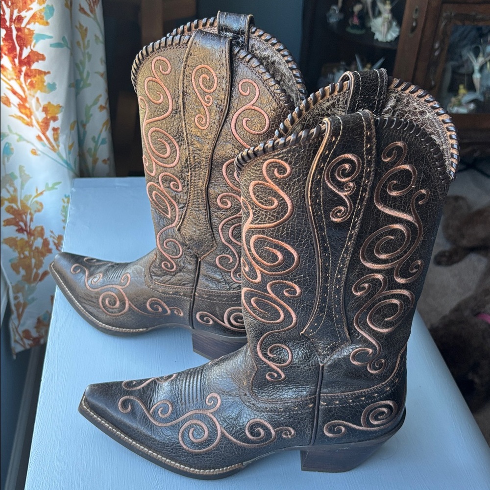 Ariat Leather Western Boots – Brown with Scroll Stitching - Picture 7 of 8
